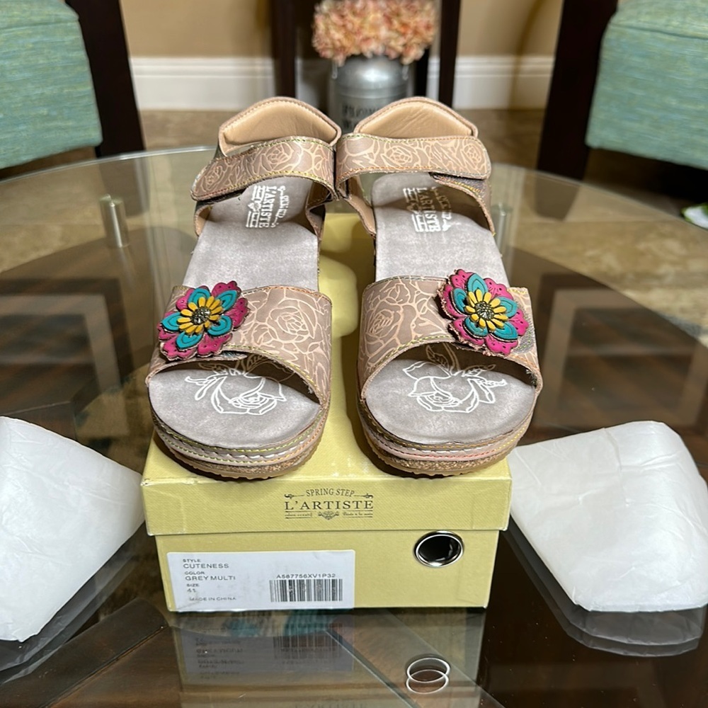 L'artiste By Spring Step‎ Cuteness Sandals
Women's 9.5-10 /41 Grey Multic…